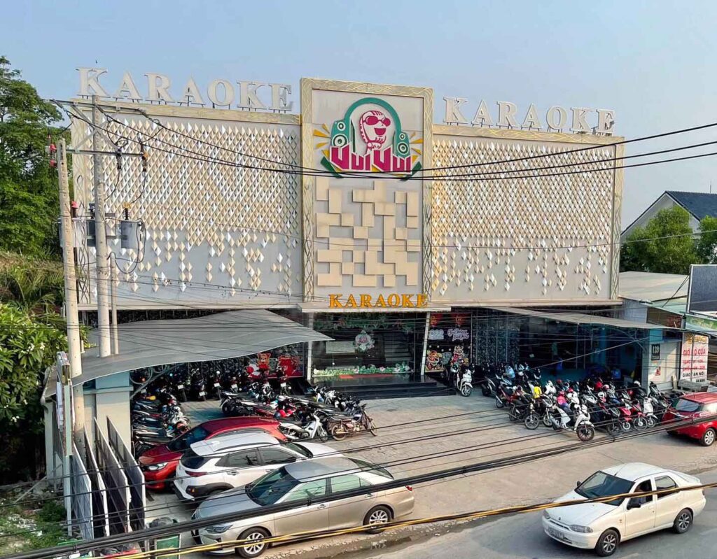 mat-bang-mo-quan-bar-pub-lounge-beer-club