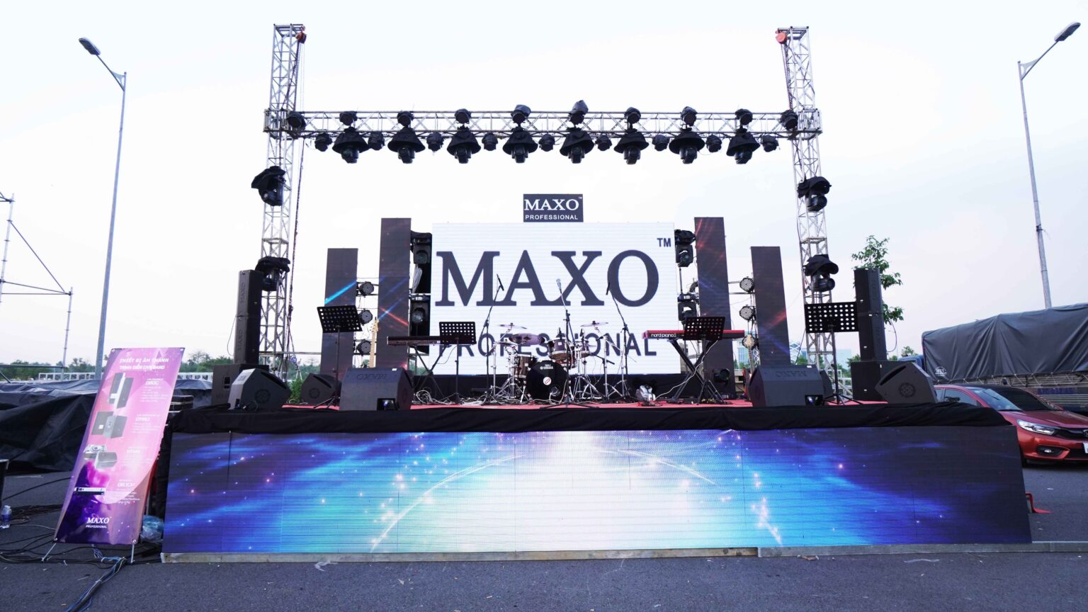 loa-line-array-san-khau